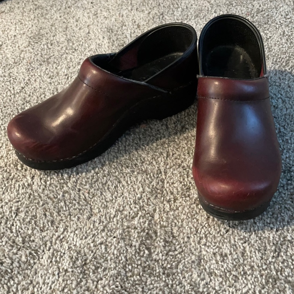 women’s clogs